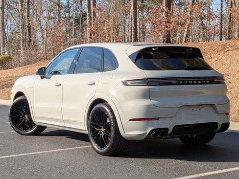 Certified 2025 Porsche Cayenne Coupe AWD/4WD image 3