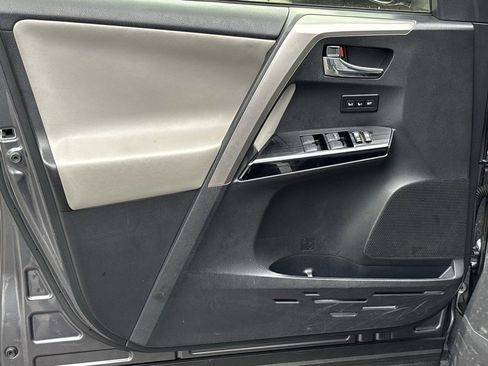 Used 2016 Toyota RAV4 Limited image 12