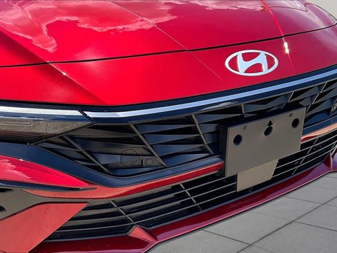 Used 2025 Hyundai Elantra Limited FWD image 27