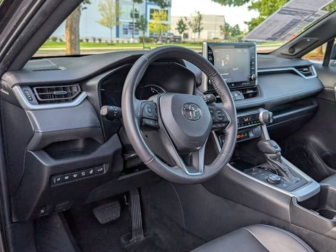 Used 2022 Toyota RAV4 XSE AWD/4WD image 4
