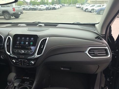 Used 2023 Chevrolet Equinox Premier image 41