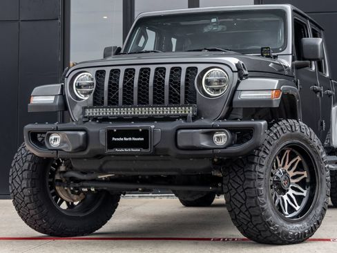 Used 2021 Jeep Gladiator Overland AWD/4WD image 3