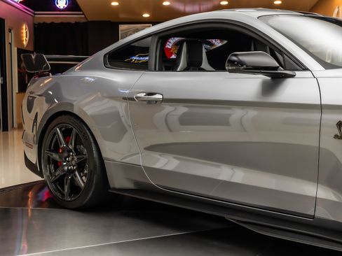 Used 2020 Ford Mustang Shelby GT500 w/ Carbon Fiber Track Pack RWD image 22