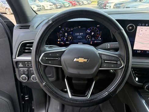 Certified 2025 Chevrolet Suburban Premier image 35