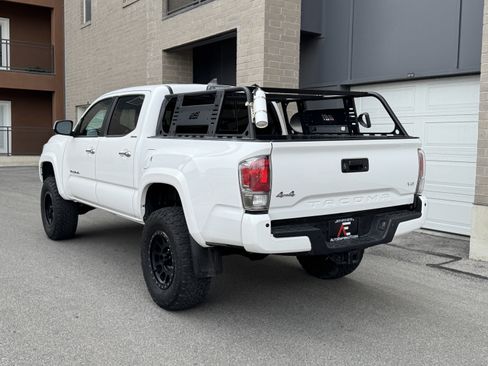Used 2017 Toyota Tacoma Limited w/ Tow Package AWD/4WD image 4
