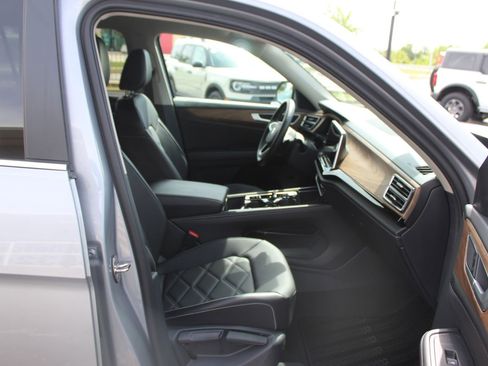 Used 2024 Volkswagen Atlas SE AWD/4WD image 11