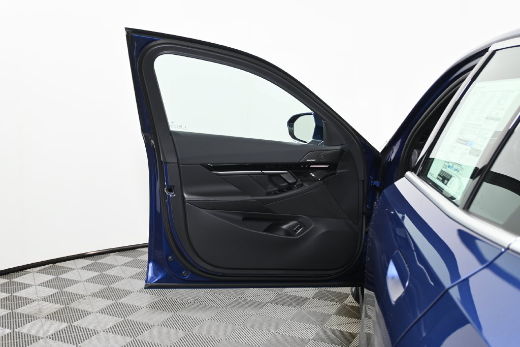 Used 2026 BMW 530i xDrive AWD/4WD image 27