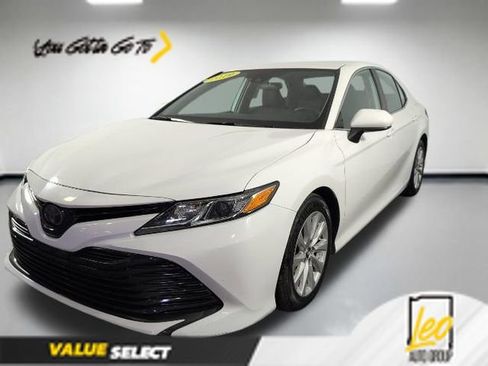 Used 2019 Toyota Camry LE image 1