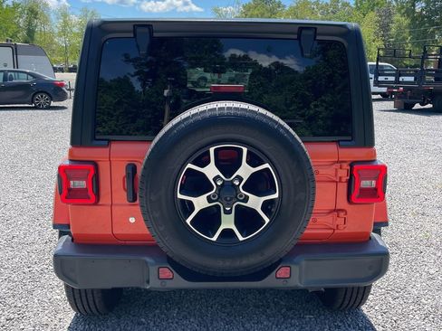 Used 2018 Jeep Wrangler Unlimited Rubicon w/ Safety Group image 2