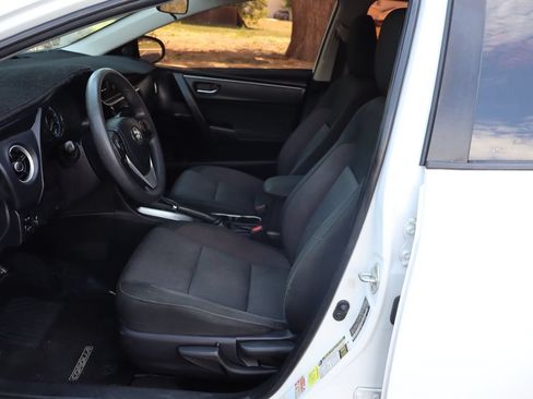 Used 2018 Toyota Corolla LE FWD image 19