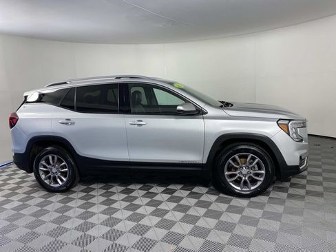 Used 2022 GMC Terrain SLT w/ Infotainment Package II AWD/4WD image 10
