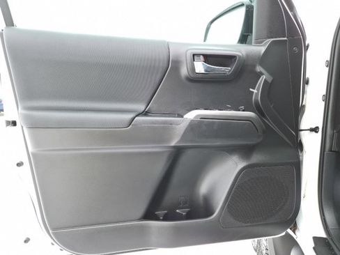 Used 2023 Toyota Tacoma TRD Off-Road image 12