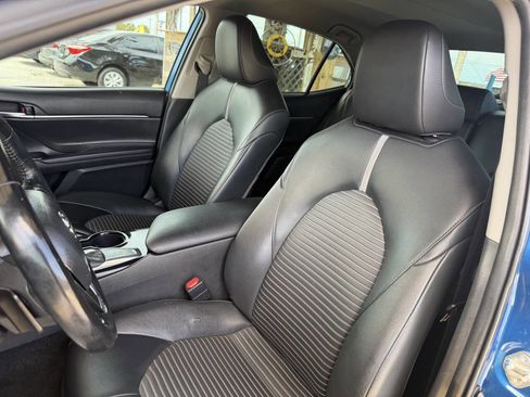 Used 2020 Toyota Camry SE image 12