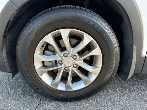 Used 2020 Hyundai Santa Fe SE image 11