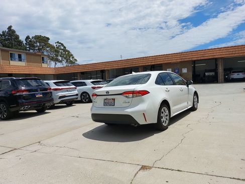 Used 2024 Toyota Corolla LE FWD image 3