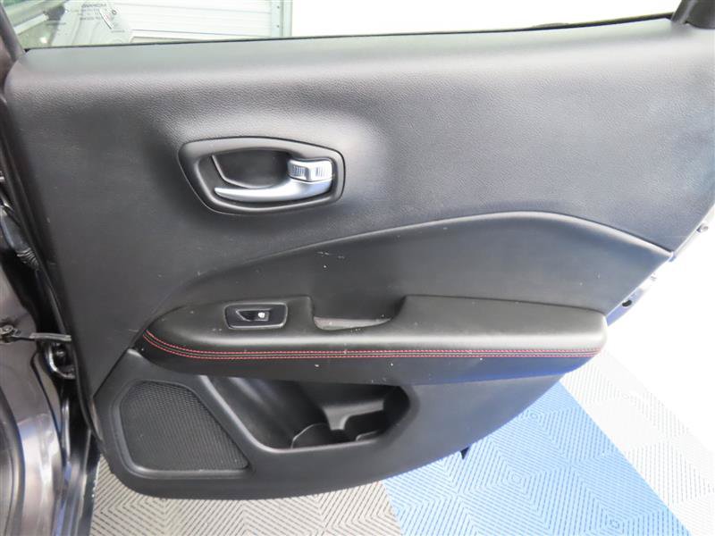 Used 2020 Jeep Compass Trailhawk AWD/4WD image 37