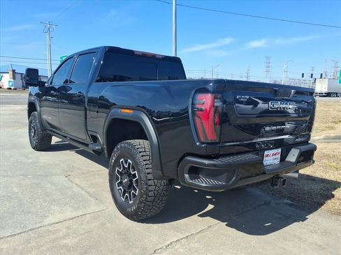 Used 2026 GMC Sierra 2500 AT4X image 5