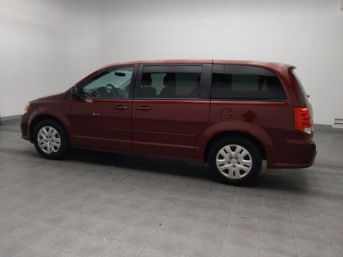 Used 2017 Dodge Grand Caravan SE image 3