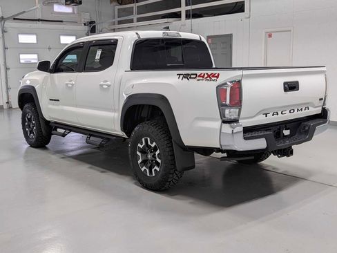 Used 2022 Toyota Tacoma TRD Off-Road image 10