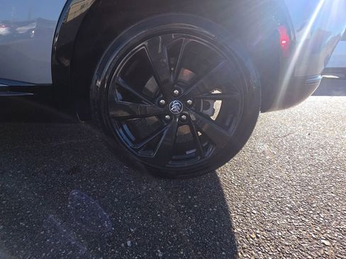 Used 2023 Buick Envision Essence w/ Sport Touring Package image 28