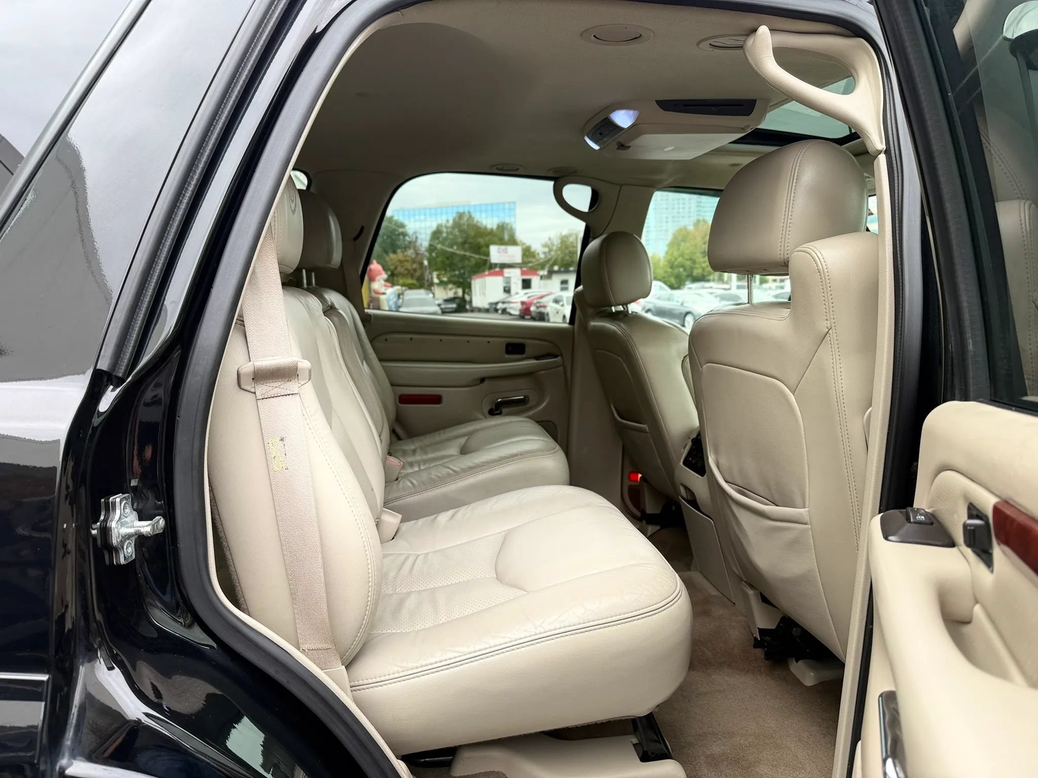 Used 2005 Cadillac Escalade AWD image 30
