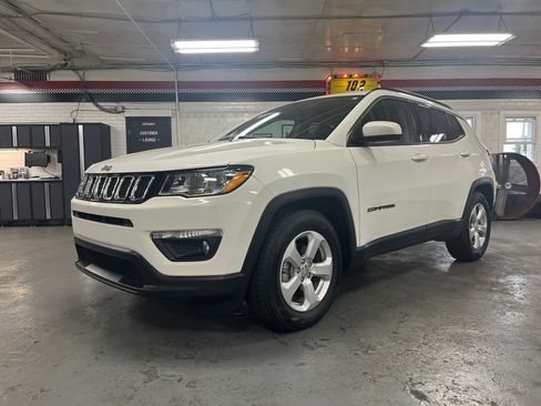 Used 2021 Jeep Compass Latitude w/ Convenience Group FWD image 2