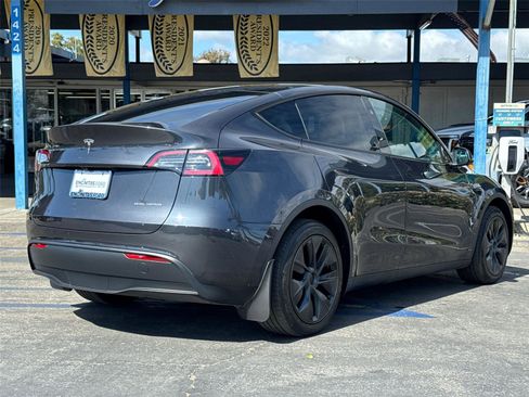 Used 2025 Tesla Model Y Long Range image 14