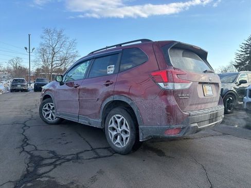 Used 2021 Subaru Forester Premium AWD/4WD image 5