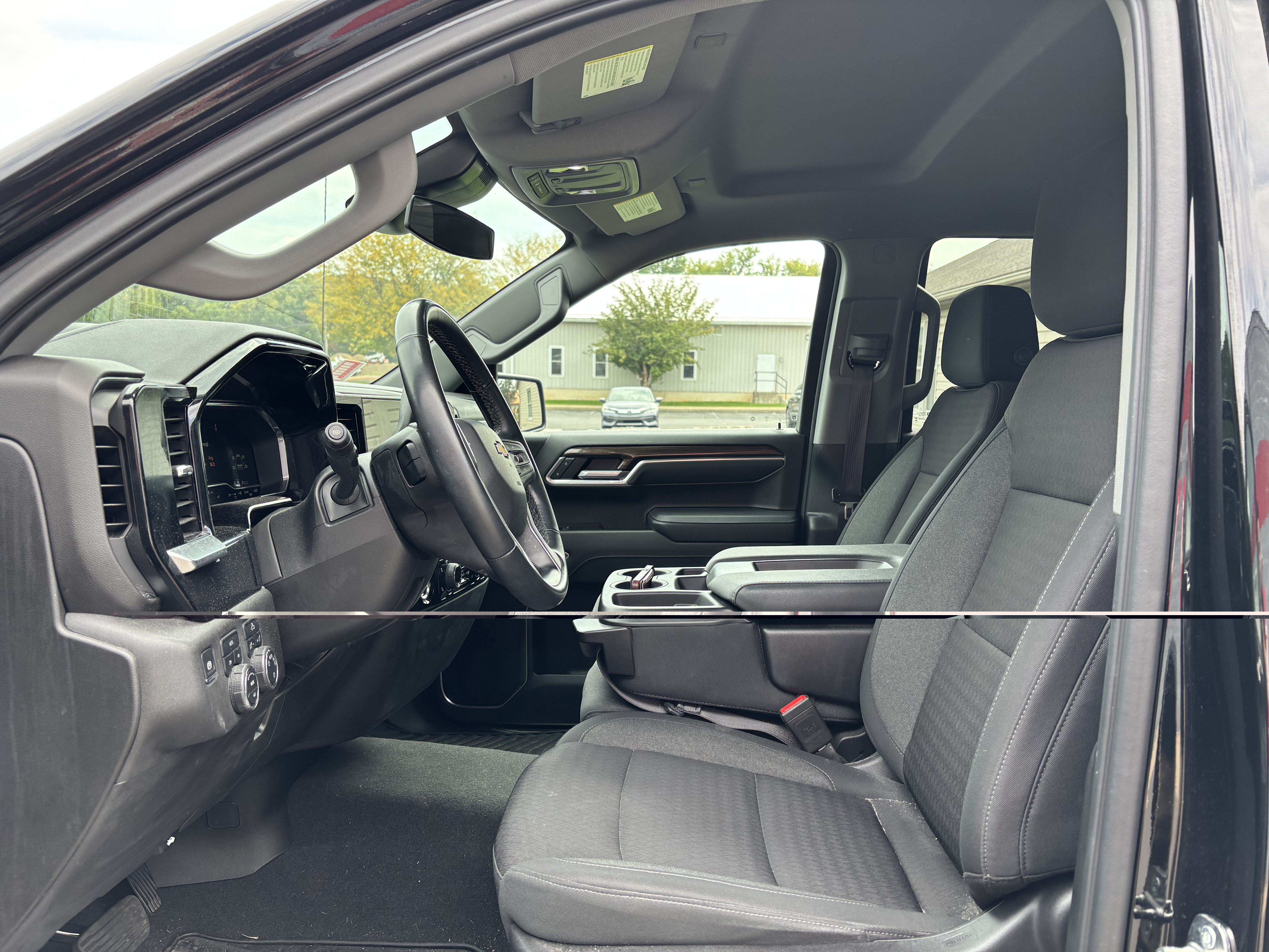 Used 2024 Chevrolet Silverado 1500 LT AWD/4WD image 12
