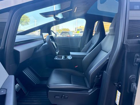 Used 2024 Tesla Cybertruck AWD Crew Cab image 7