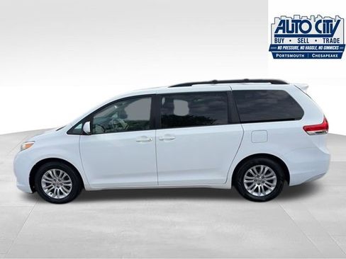 Used 2014 Toyota Sienna XLE FWD image 22