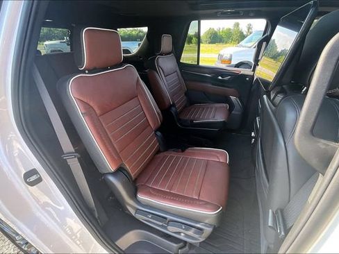 Used 2024 GMC Yukon Denali Ultimate AWD/4WD image 25