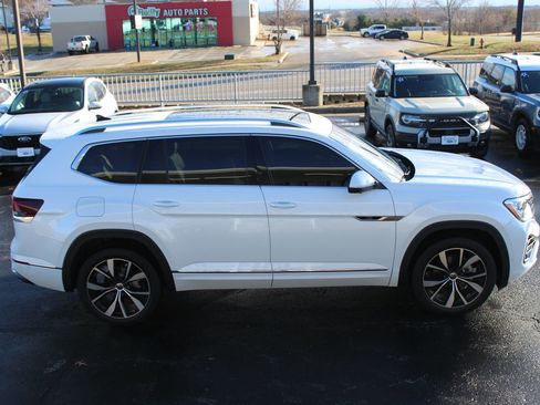 Used 2025 Volkswagen Atlas SEL Premium R-Line image 8