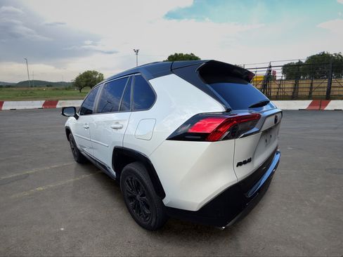 Used 2022 Toyota RAV4 XSE AWD/4WD image 4