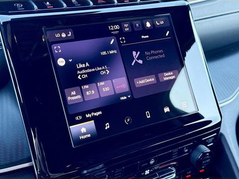 Used 2024 Jeep Grand Cherokee Laredo w/ Luxury Tech Group I RWD image 14
