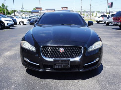 Used 2016 Jaguar XJ R-Sport RWD image 2