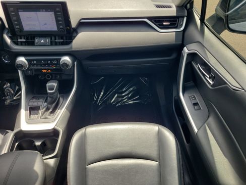 Used 2019 Toyota RAV4 XLE Premium image 19