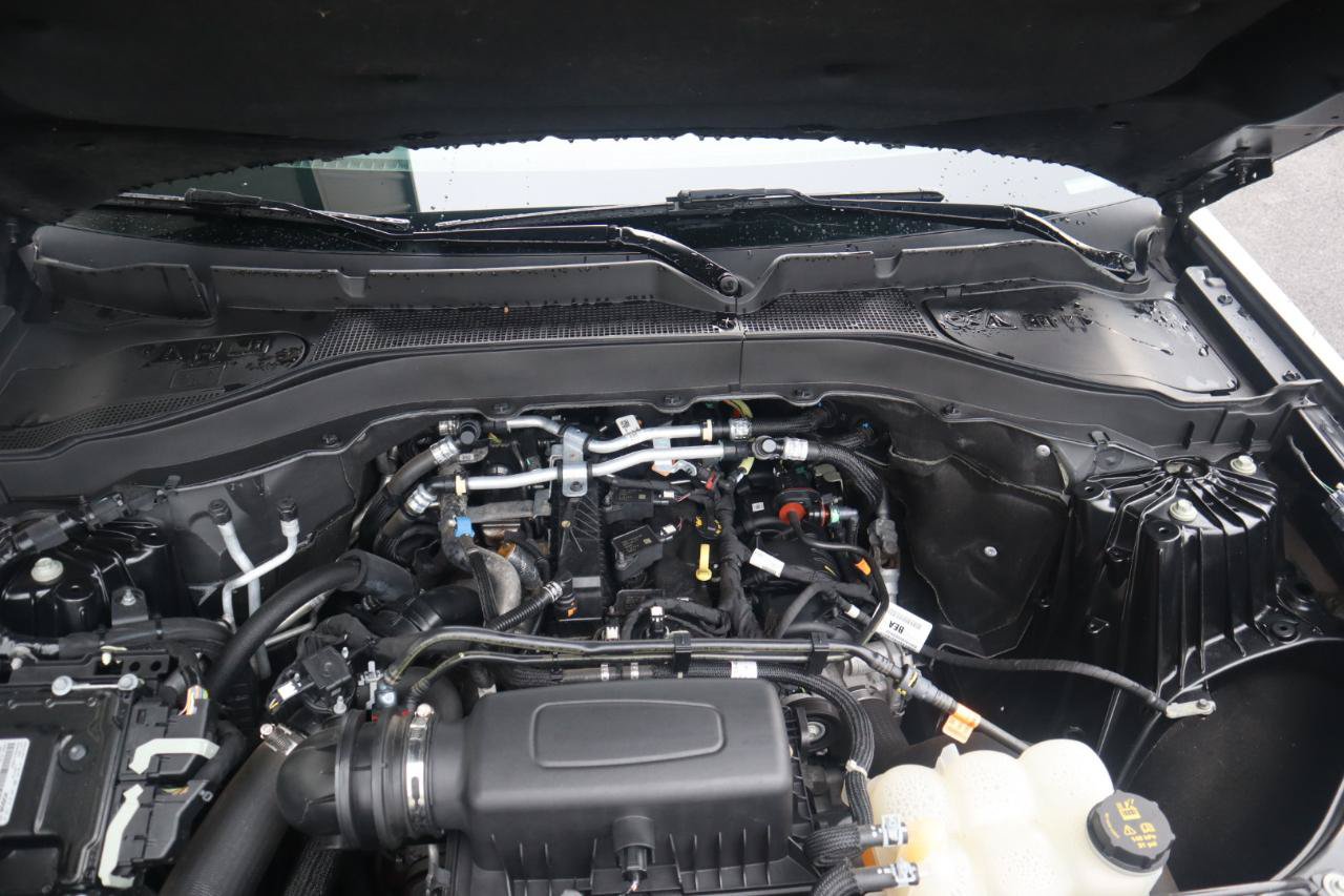 Used 2023 Ford Explorer XLT AWD/4WD image 32