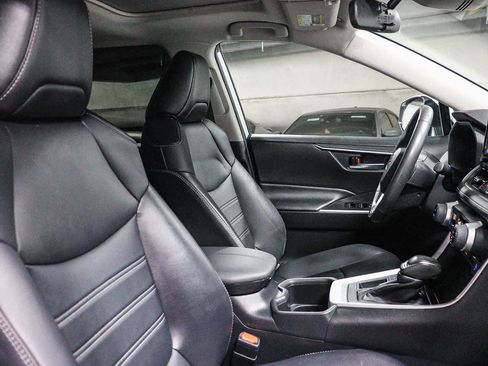 Used 2022 Toyota RAV4 XLE Premium FWD image 18