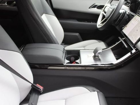 New 2026 Land Rover Range Rover Velar Dynamic SE image 3