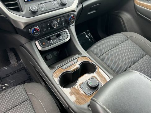 Used 2022 GMC Acadia SLE FWD image 19