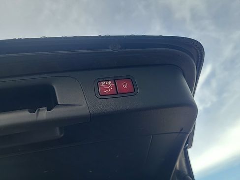 Used 2018 Mercedes-Benz GLC 300 4MATIC image 22
