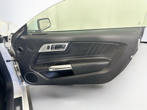 Used 2016 Ford Mustang Premium image 27