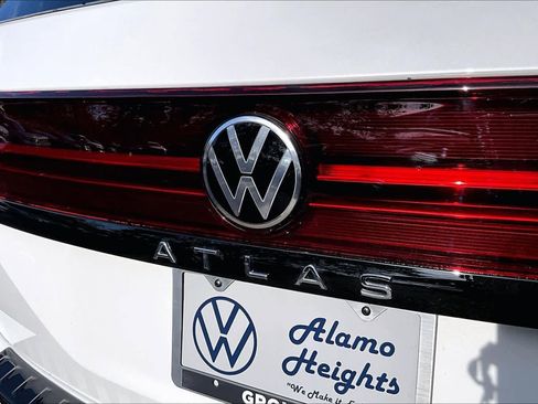 New 2026 Volkswagen Atlas Peak Edition image 15