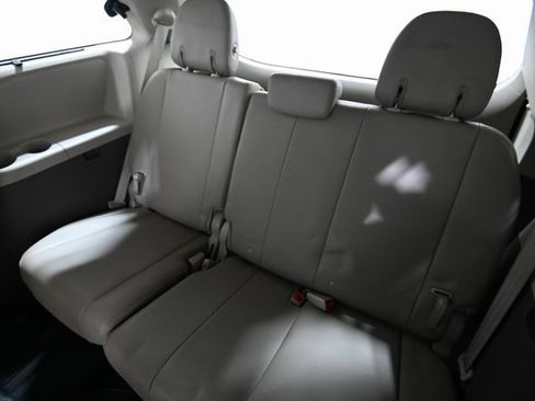 Used 2018 Toyota Sienna XLE Premium image 10