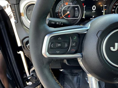Used 2025 Jeep Wrangler Unlimited Sahara AWD/4WD image 11