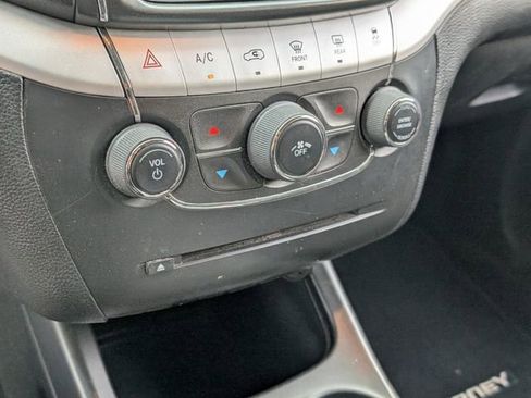 Used 2017 Dodge Journey SE w/ Flexible Seating Group image 21