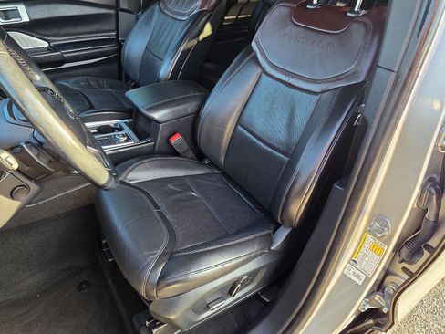 Used 2020 Ford Explorer Platinum w/ Premium Technology Package image 36