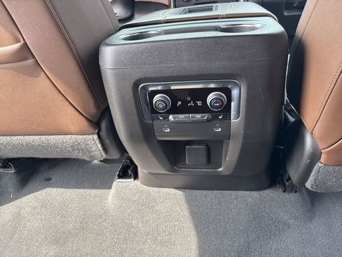 Used 2022 Chevrolet Tahoe High Country AWD/4WD image 32