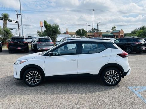 Used 2023 Nissan Kicks SV image 4